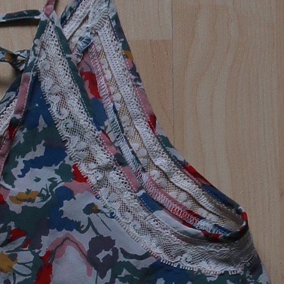 Kimchi blue Floral flowy print tank top lace loose fit sleeveless V-neck C - Picture 3 of 8